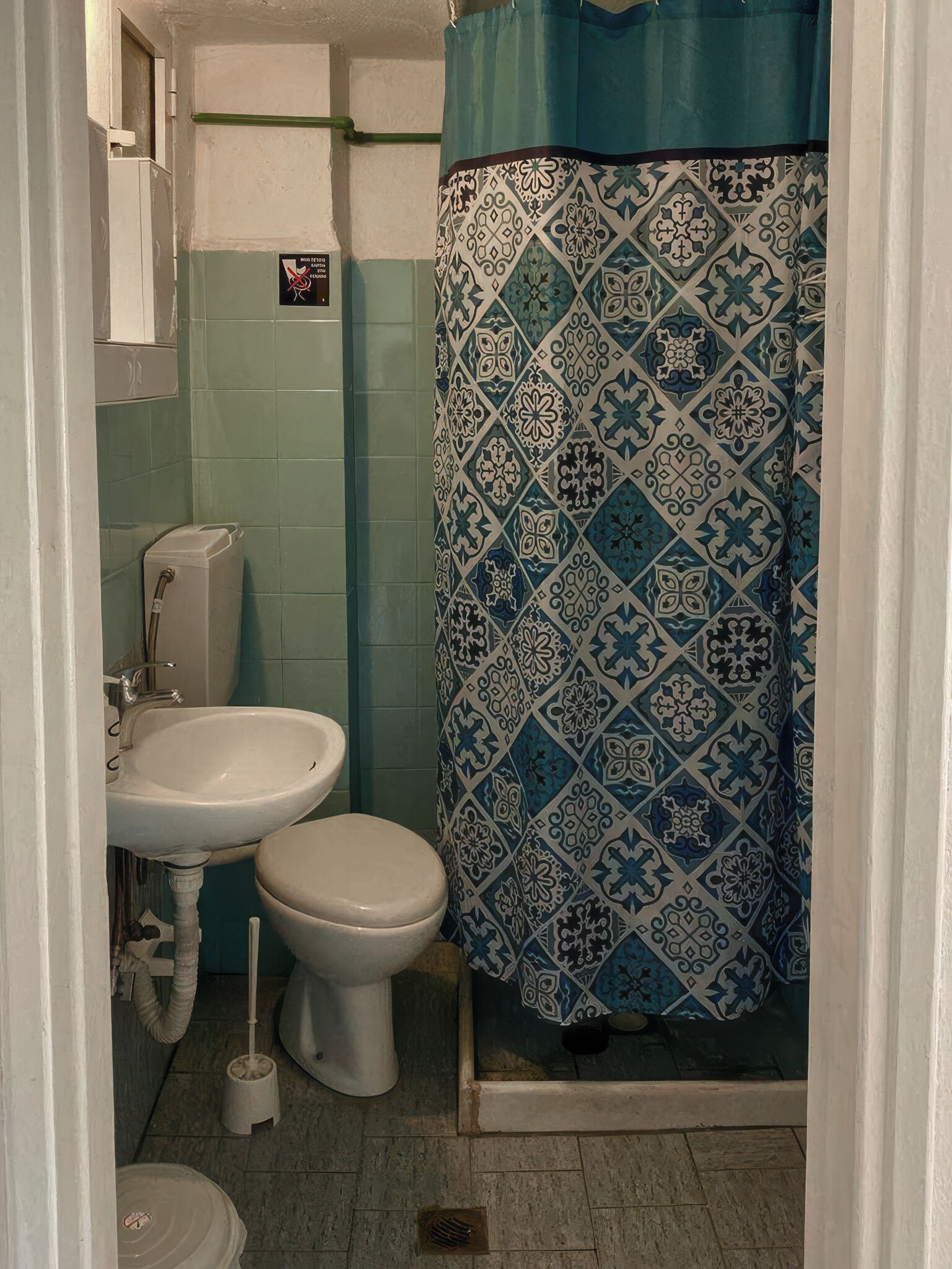 Shower, towels, soap, shampoo