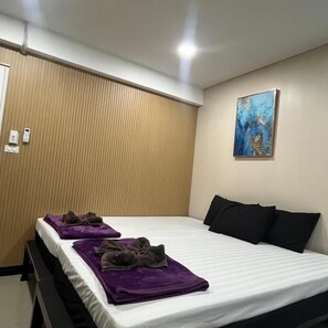 Habitació doble Deluxe, 2 llits individuals, no fumadors, bany privat | Wifi gratuïta 