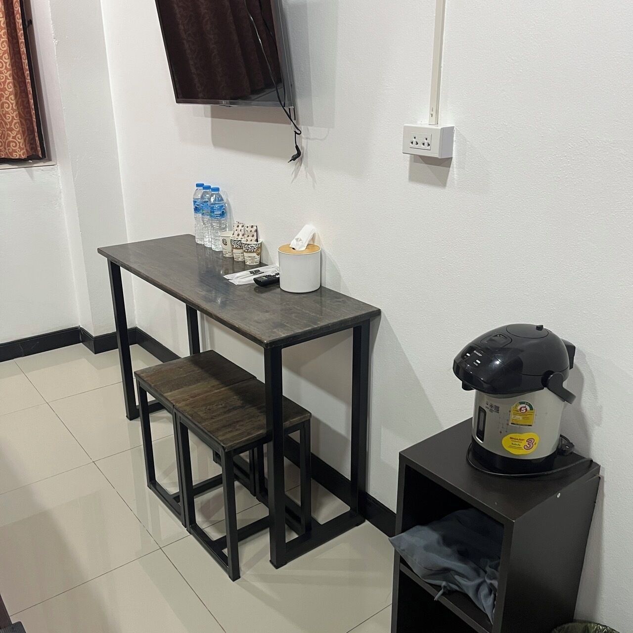 Triple Room, Non Smoking, Private Bathroom | Interior