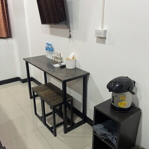 Habitació triple, no fumadors, bany privat | Interior