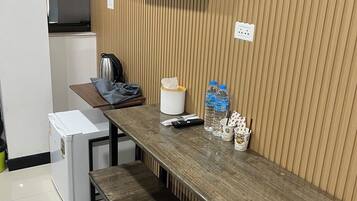 Deluxe Double Room, 2 Single Beds, Non Smoking, Private Bathroom | Interior