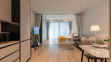 Deluxe Apartment, 1 Bedroom, City View | Interior