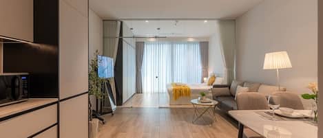 Deluxe Apartment, 1 Bedroom, City View | Interior