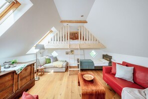 1 bedroom, WiFi, bed sheets - Boutique-Farmhouse-Apartment with gallery, library and beautiful bathroom (Unterlengdorf)