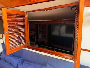 Living area - Stay aboard classic 41' yacht in San Diego’s most beautiful marina setting! (Spring Valley)