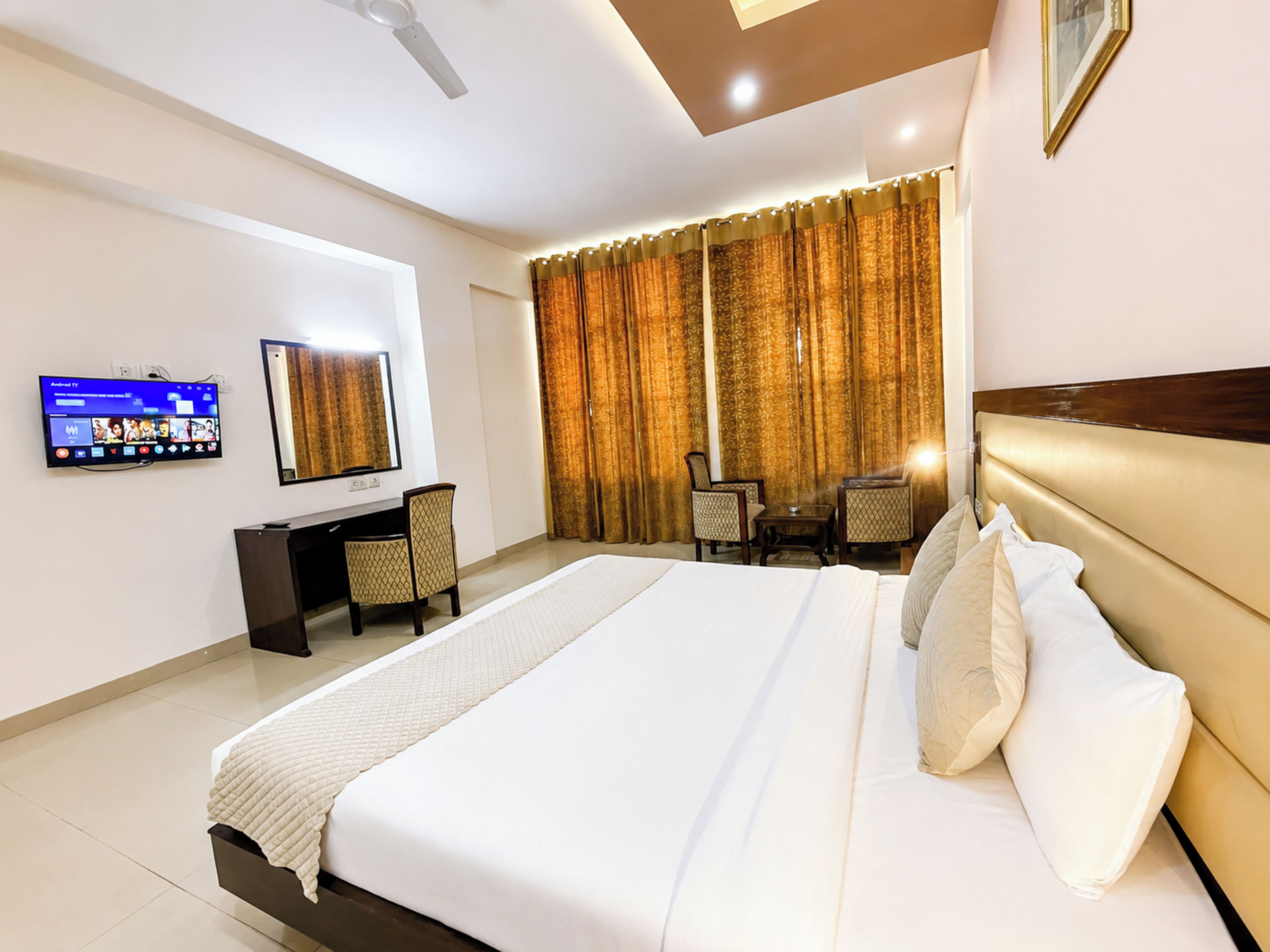 Standard Double Room | Hypo-allergenic bedding, desk, soundproofing, free WiFi