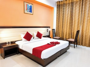 Deluxe Double Room | Hypo-allergenic bedding, desk, soundproofing, free WiFi - Hotel Orange Baddi (Baddi)