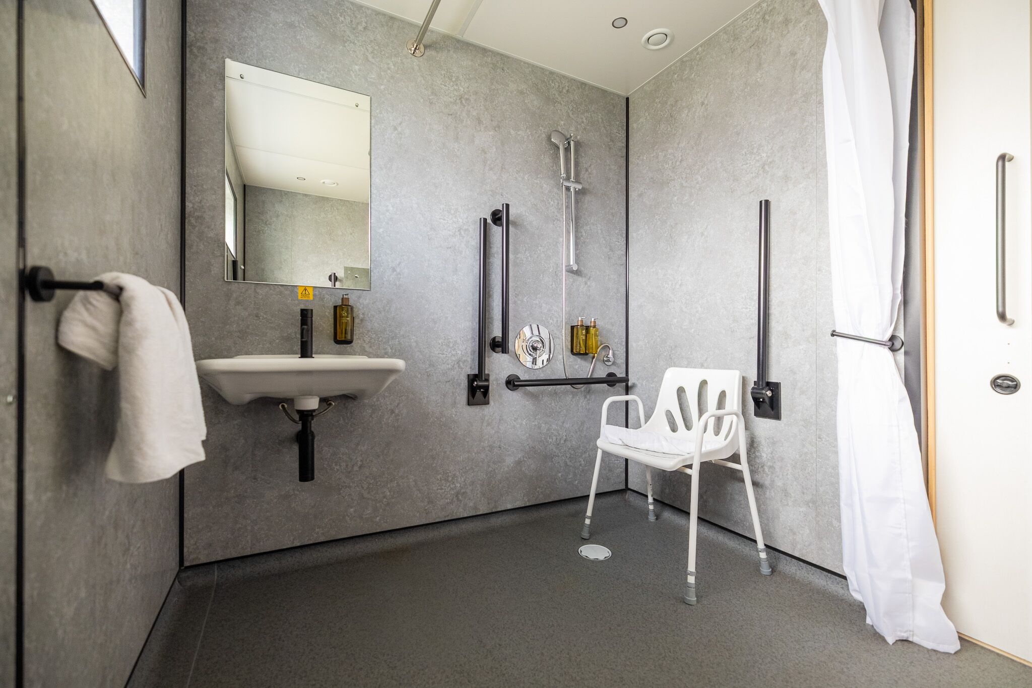 Shower, hair dryer, towels, shampoo