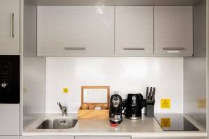 茶具/咖啡用具、冰箱、微波炉、烤箱