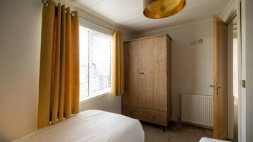 3 bedrooms, in-room safe, desk, iron/ironing board