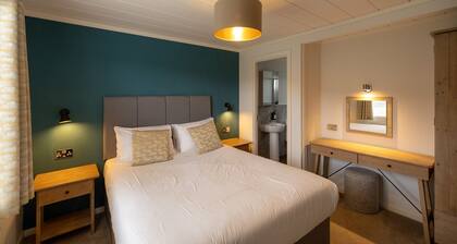 Pet Friendly 3-Bed Lodge at Lost Shore Resort