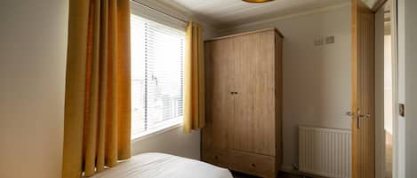 3 habitaciones, caja de seguridad en la habitación y escritorio