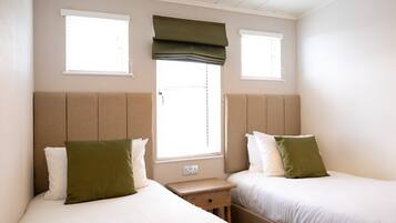 4 bedrooms, in-room safe, desk, iron/ironing board