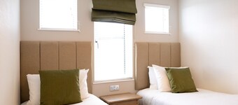 Hilltop Lodge for 8 Near Edinburgh