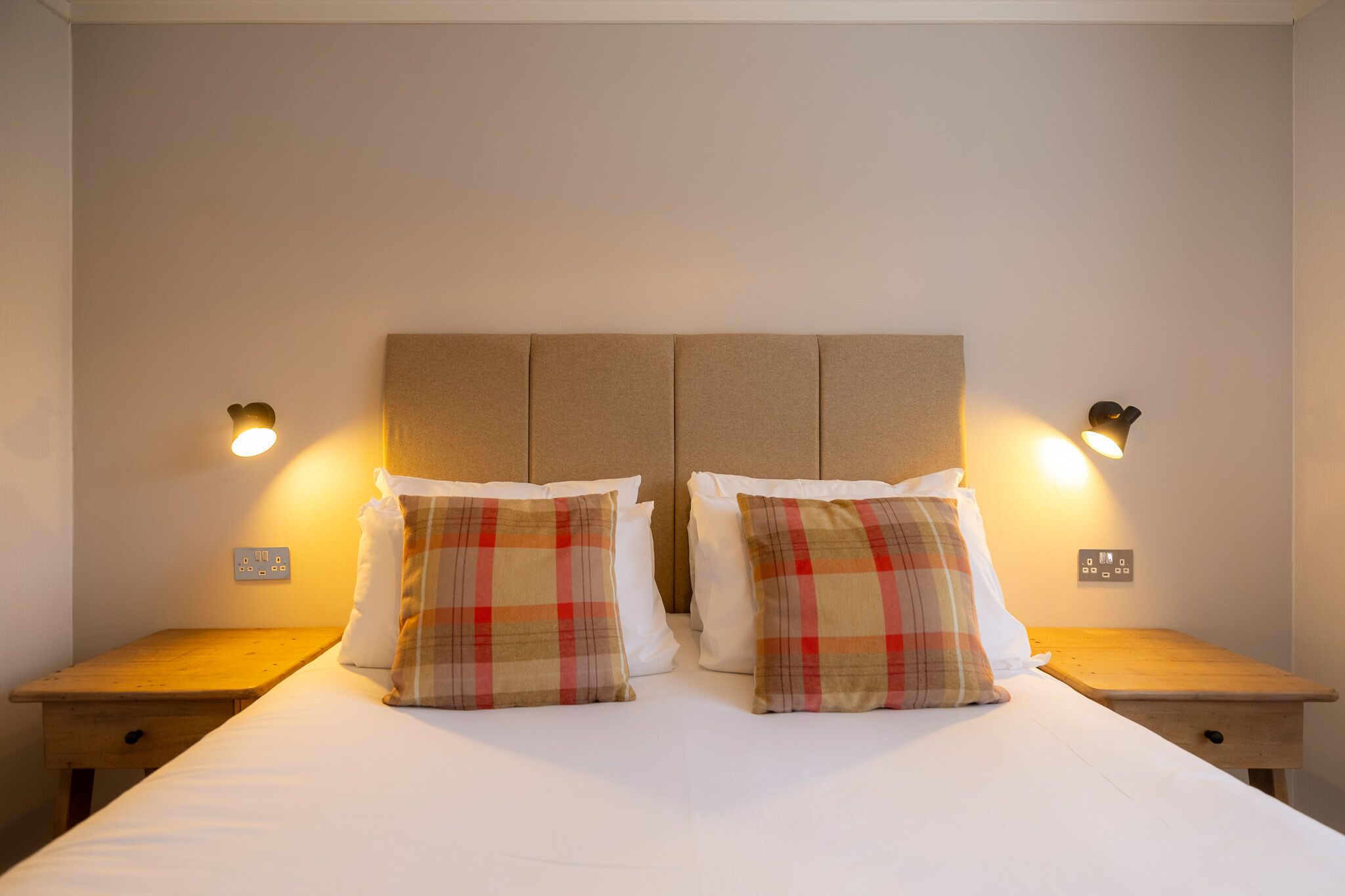 4 bedrooms, in-room safe, desk, iron/ironing board