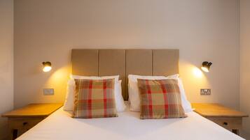 4 bedrooms, in-room safe, desk, iron/ironing board