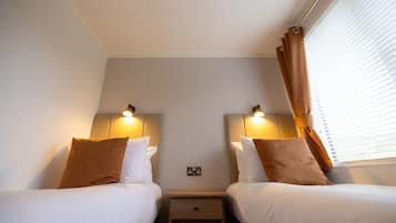 4 bedrooms, in-room safe, desk, iron/ironing board