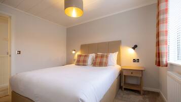 4 bedrooms, in-room safe, desk, iron/ironing board