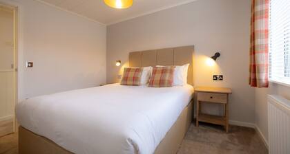 Pet Friendly 4-Bed Lodge at Lost Shore Resort