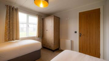 3 bedrooms, in-room safe, desk, iron/ironing board