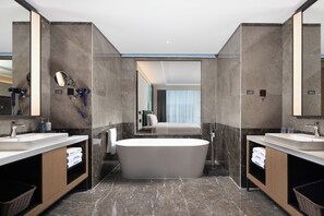 Bathroom - Hampton by Hilton Guangzhou Huangpu (Guangzhou)