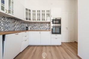 Kühlschrank, Mikrowelle, Geschirrspüler