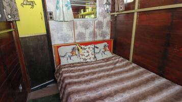 1 bedroom, individually decorated, individually furnished
