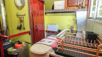 Cookware/dishes/utensils