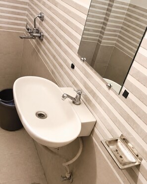 Free toiletries, toilet paper - Kashika Inn and Comfort Stays (Varanasi)