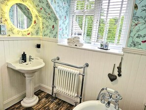 Chambre Double Supérieure, vue jardin | Salle de bain