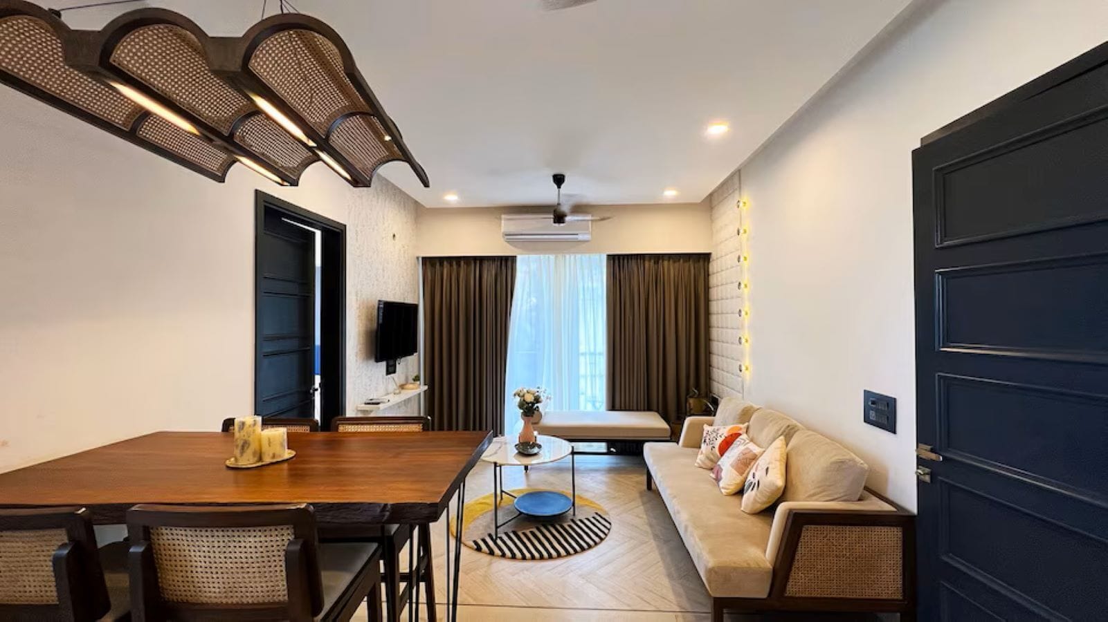 Luxury Double Room, City View | Living area