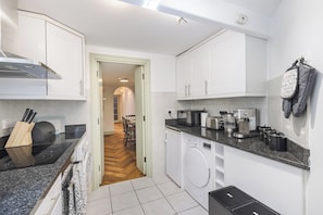 Private kitchen - Chelsea Bijou, by Veeve (London)