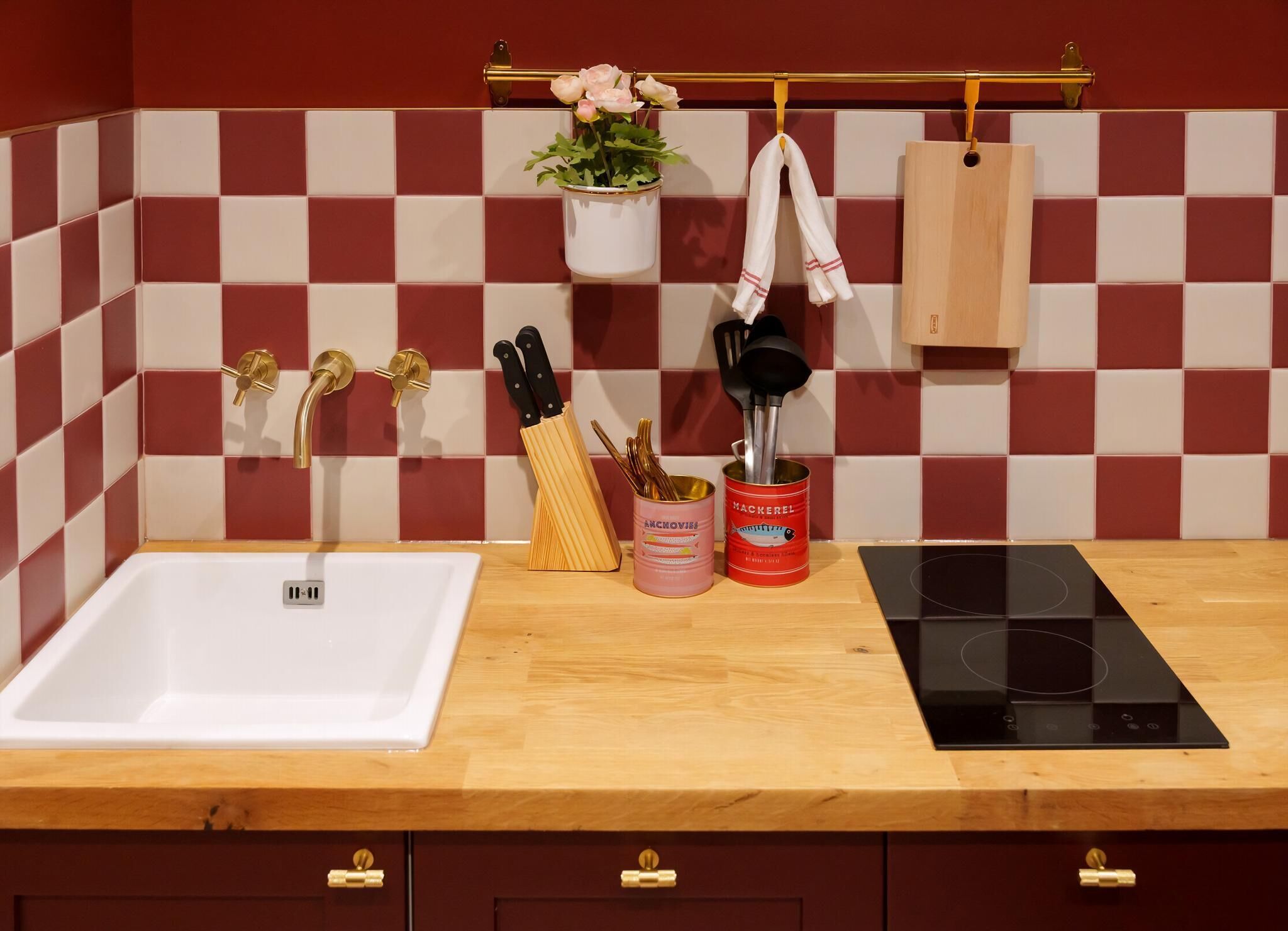 Estudio (Superior Studio) | Cocina privada | Frigorífico pequeño, microondas, placa de cocina y lavavajillas
