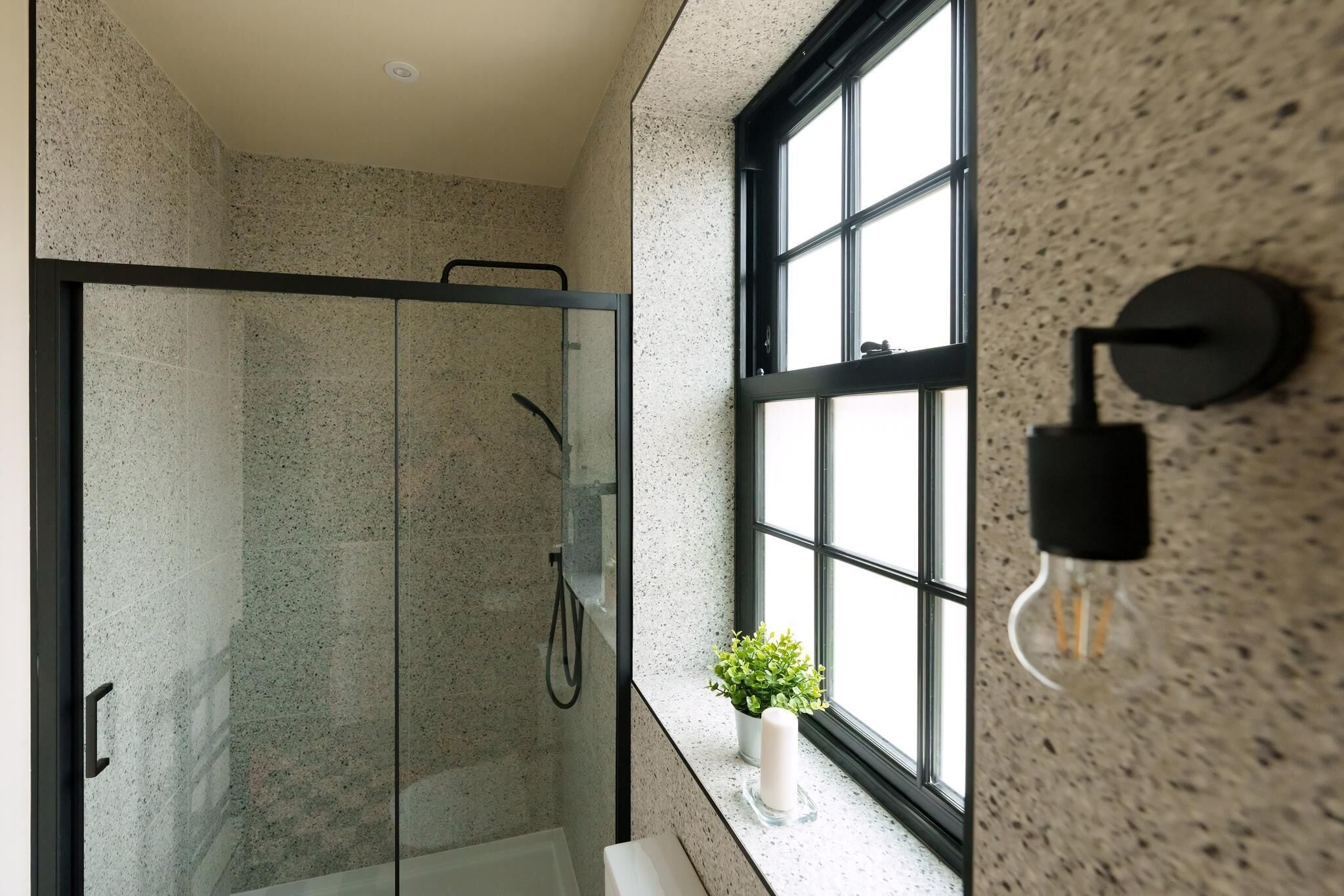 Studio (Superior Studio) | Bathroom | Shower, free toiletries, hair dryer, towels