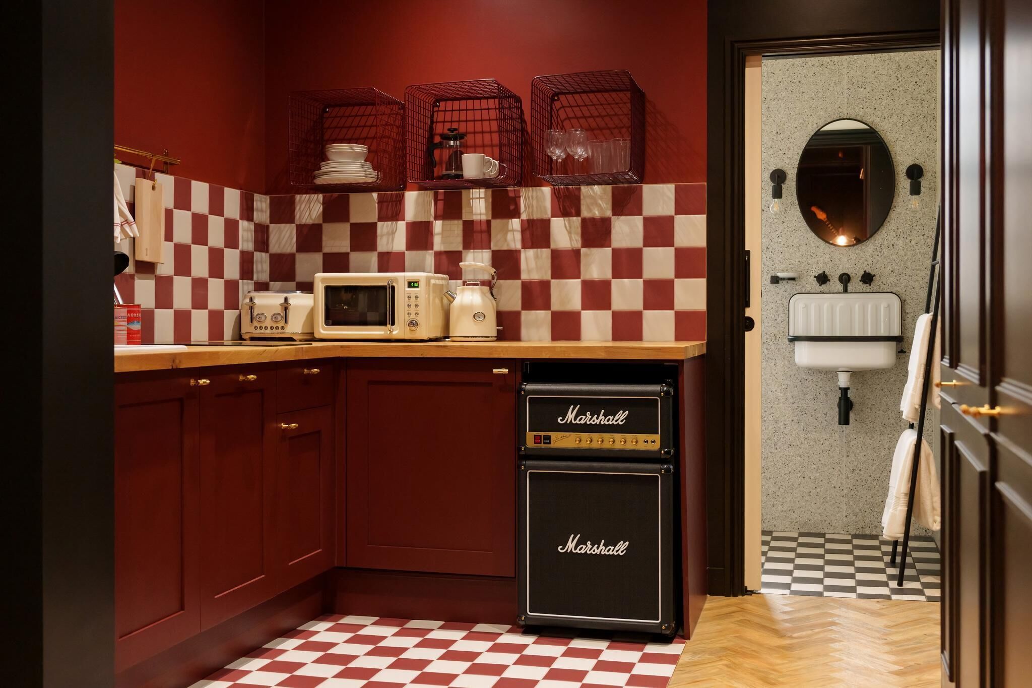 Studio (Superior Studio) | Privékeuken | Een minikoelkast, een microgolfoven, een kookplaat, een vaatwasser