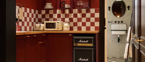 Monolocale (Superior Studio) | Cucina privata | Mini-frigorifero, microonde, piano cottura, lavastoviglie