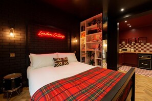 Studio (Superior Studio)