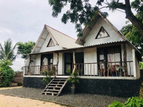 Serene 3-bedroom cabin with AC in charming Panama