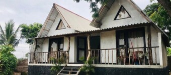 Serene 3-bedroom cabin with AC in charming Panama
