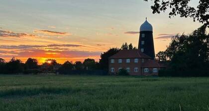 House Sleeps 4 With Parking and Garden