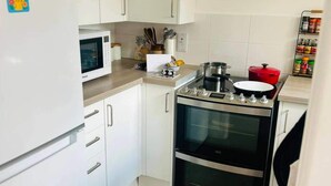 Unclassified image, 3 of 22, button - House Sleeps 4 With Parking and Garden (Newark)