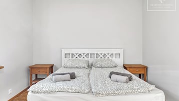 Tabla de planchar con plancha, wifi gratis, ropa de cama