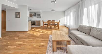 2BR in Kadriorg & Sauna + Balcony + Free parking