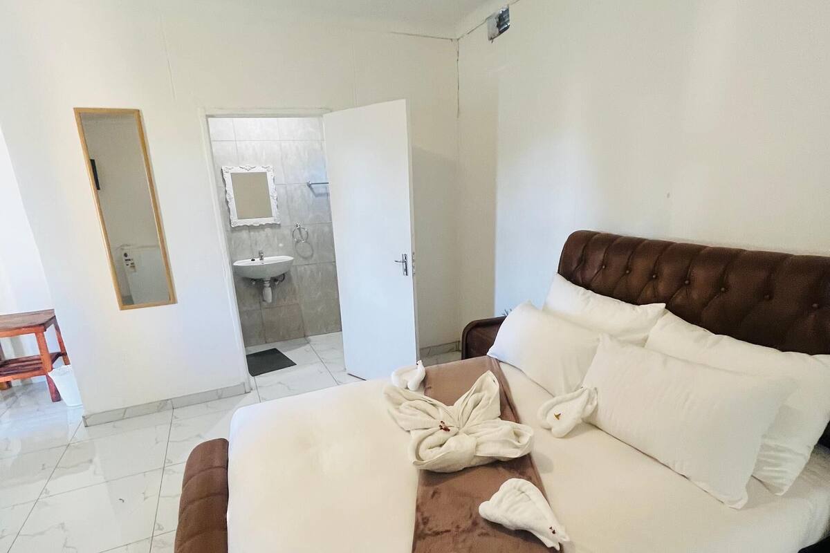 Double Room | WiFi (free), individually decorated, individually furnished