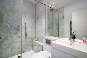 Apartment (Two-Bedroom Apartment with Terrace) | Badezimmer