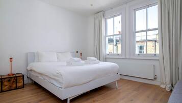 Apartment (Two-Bedroom Apartment with Terrace) | WiFi (free), bed sheets
