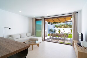 TV - Villas de Punta Lara 18 by Casasol (Nerja)