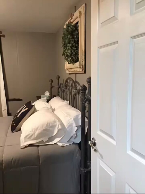 1 bedroom, iron/ironing board, WiFi, bed sheets