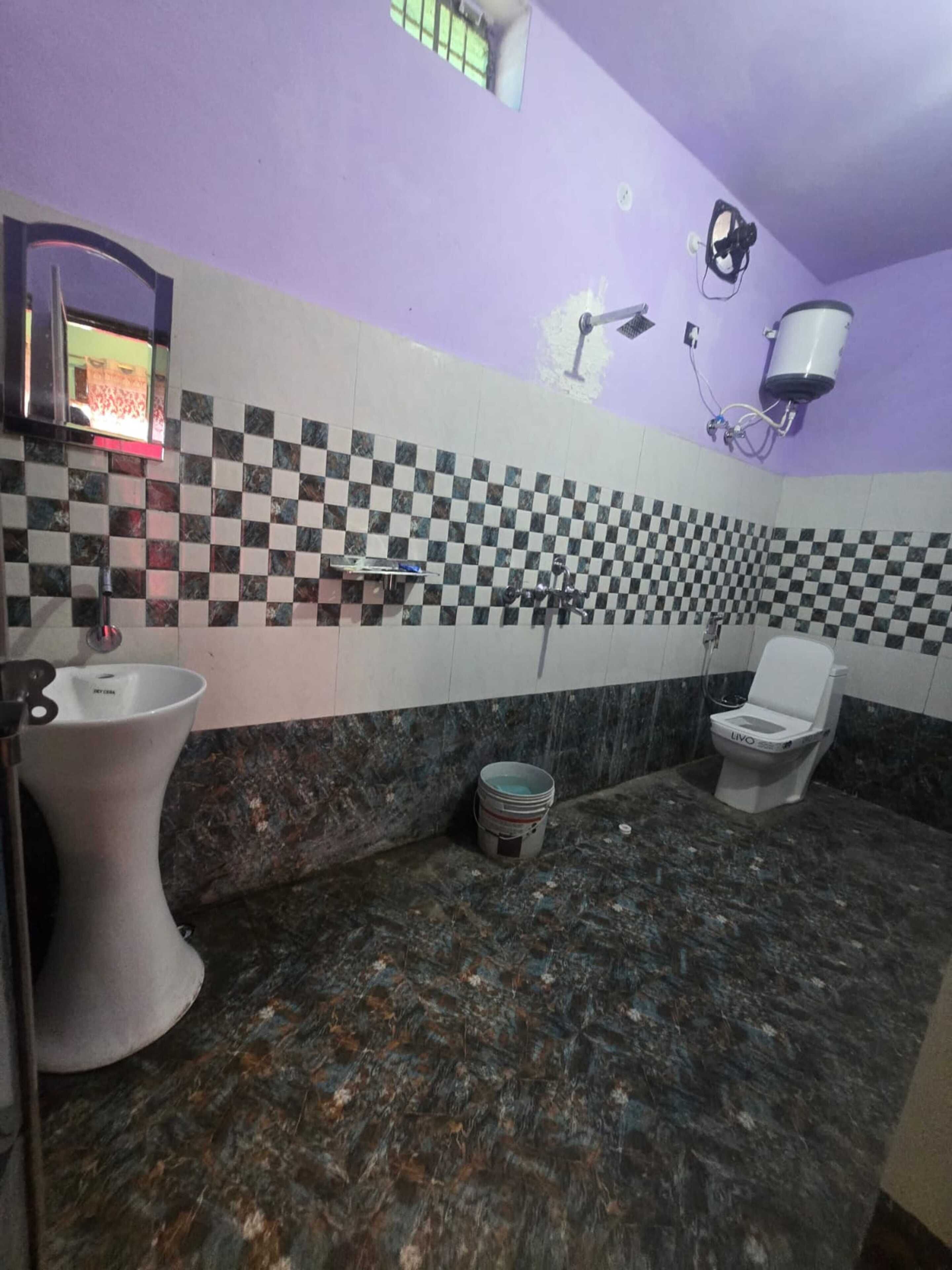 Quadruple Room | Bathroom | Shower, soap, shampoo