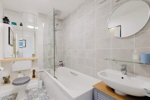 Dusche, Haartrockner, Shampoo